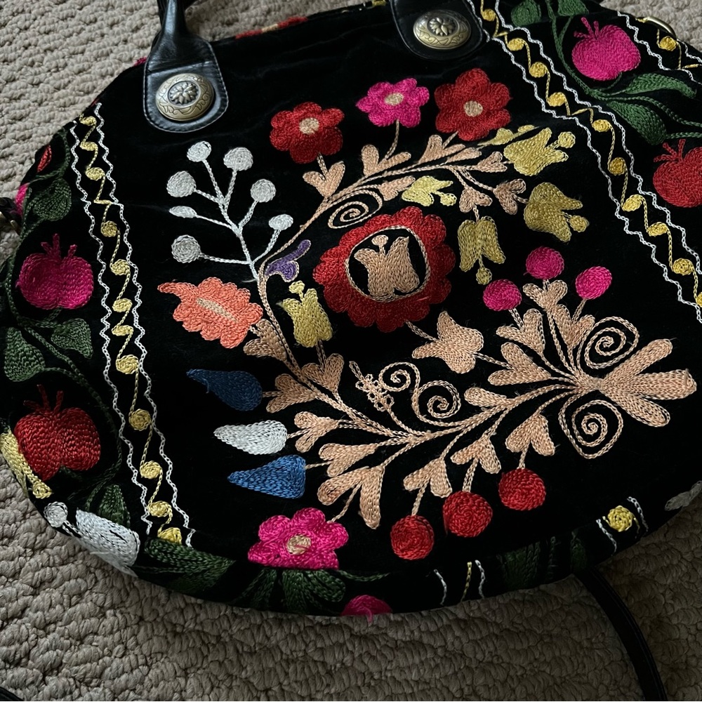 Absolutely GORGEOUS Embroidered Colorful Bag - Picture 3 of 14